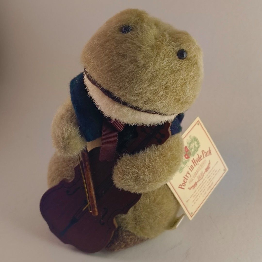 Wind-up Vintage Sekiguchi Frog Playing Cello (Category: Musical Instruments) located in Taguig. Submitted by dandydane (Listing ID 1316891705, Image 1). Description: Frog that plays Cello. Has a wind-up music box inside that plays calming music when turned. As-is basis; Negotiable You can ask me for more pictures if you want to know more about the item; I will gladly provide them. Shipping Fee shouldered by the buyer. Can meet-up around Metro Man