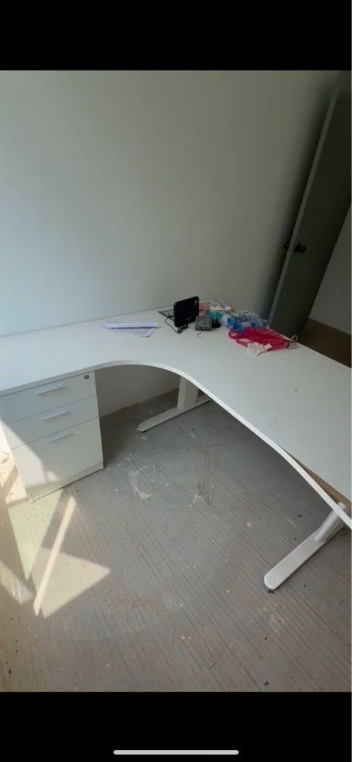 Workstation Table (Category: Tables & Sets) located in Kuala Lumpur. Submitted by jendukie47 (Listing ID 1384393853, Image 2). Description: i have 2 of this table. .