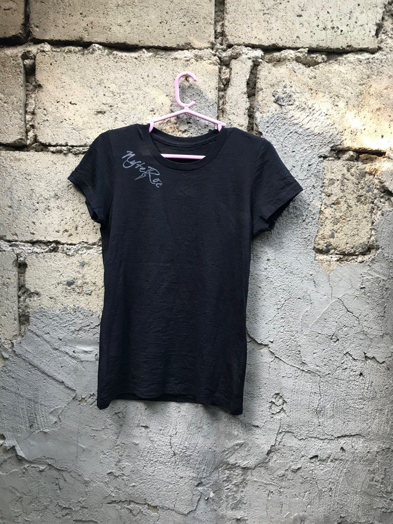 Y2k Grunge tee (Category: Shirts) located in Cebu City. Submitted by whytruekoy (Listing ID 1384336820, Image 2). Description: Y2k Grunge tee Size Xsmall Excellent.