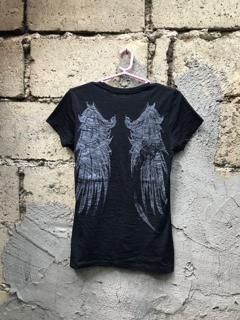 Y2k Grunge tee (Category: Shirts) located in Cebu City. Submitted by whytruekoy (Listing ID 1384336820, Image 1). Description: Y2k Grunge tee Size Xsmall Excellent.