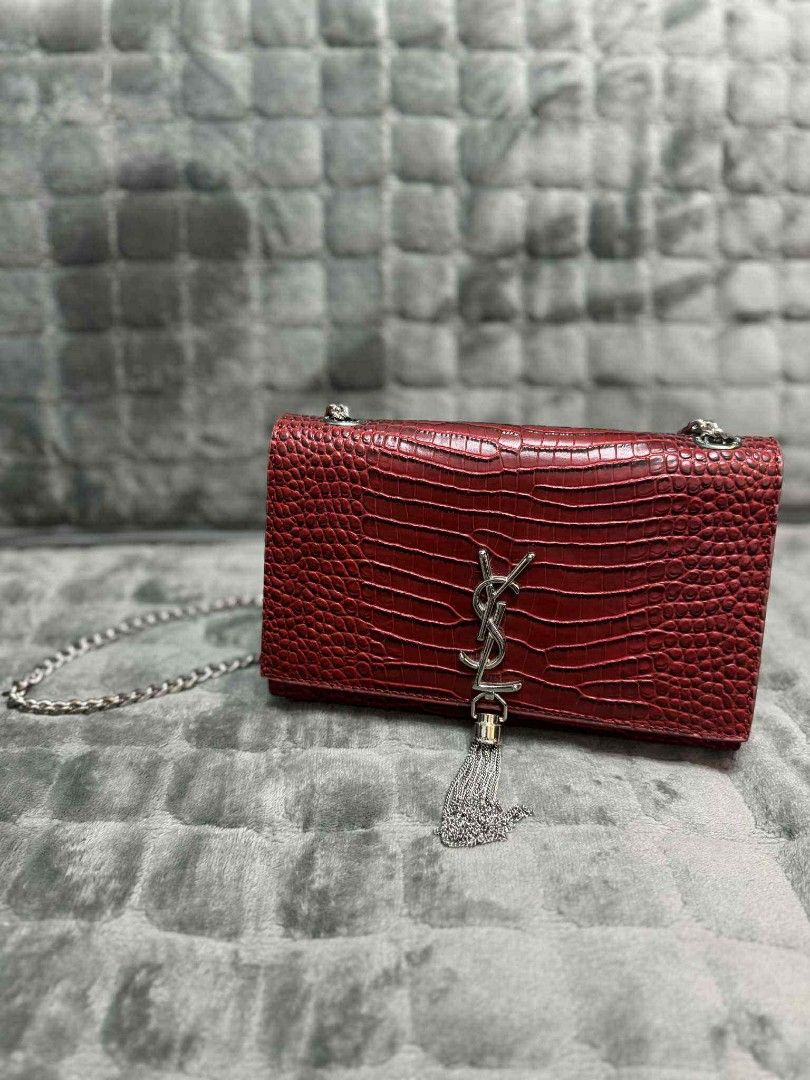 YSL Class A Bag / Red Bag/ Reg shoulder bag (Category: Luxury Bags & Wallets) located in Bacoor. Submitted by mc_sells17 (Listing ID 1384277984, Image 1). Description: With receipt class A ♦.