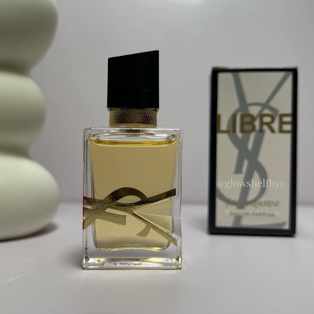 YSL Libre EDP Mini 7.5ml (Category: Fragrance & Deodorants) located in Manila. Submitted by glowshelf_zy (Listing ID 1384400524, Image 1). Description: ✨ Authentic 💯 A bold, floral scent in a mini bottle — a perfect addition to your collection, or for travel and testing. 🌸 Olfactory Family: Floral Fougere 🌿 Top Notes: Lavender, Mandarin Orange 🌼 Heart Notes: Jasmine, Orange Blossom 🍦 Base Notes: Vanilla, Cedar, Ambergris DM to order 💌.