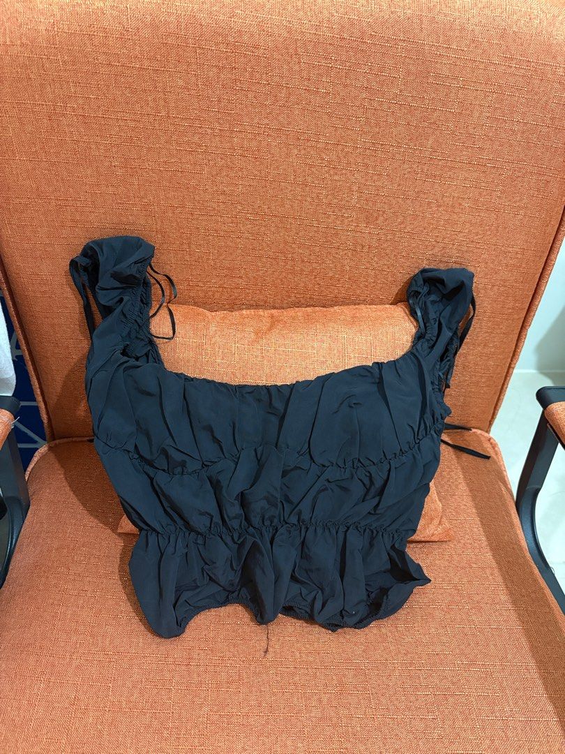 Zara Black Sleeveless Layered Top (Category: Blouses) located in Manila. Submitted by justlois (Listing ID 1384313200, Image 1). Description: Can fit xs-small frames BRAND NEW NEVER BEEN USED RFS: does not fit me.
