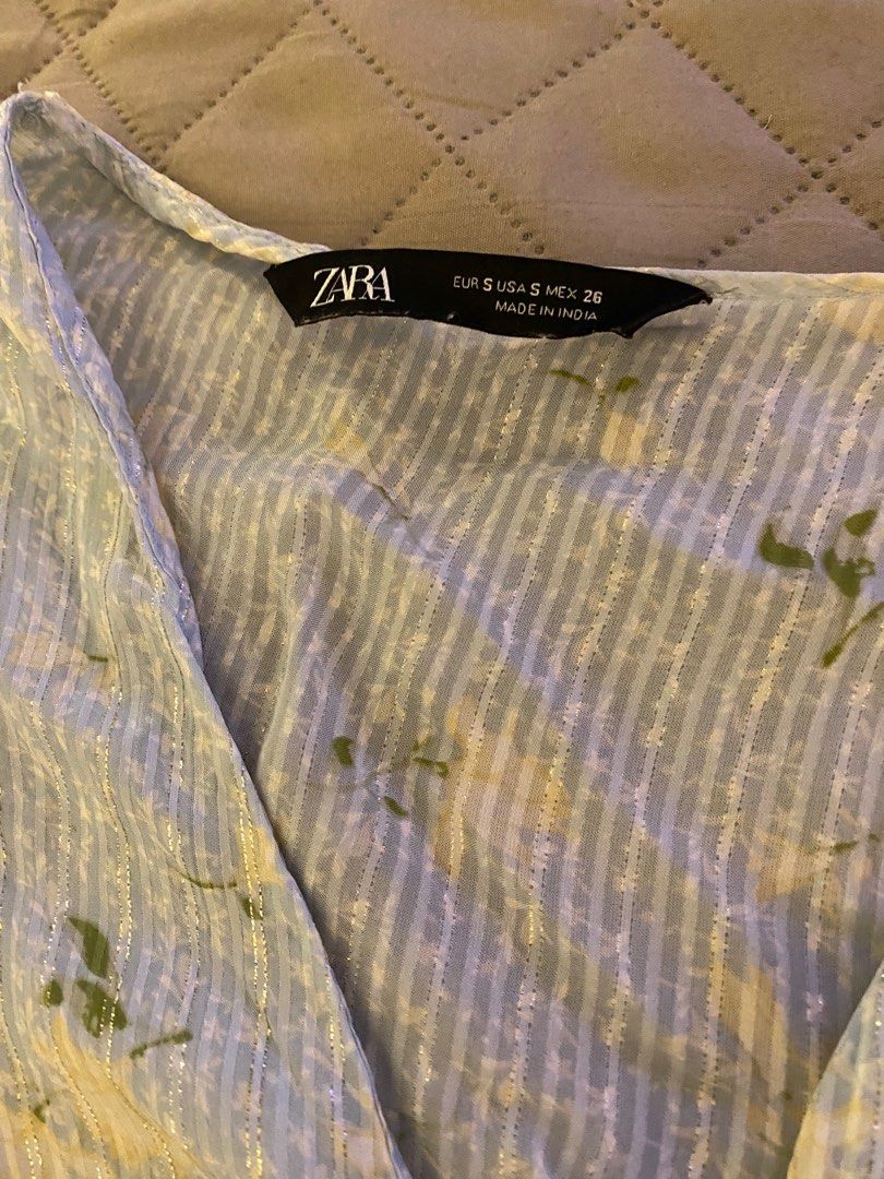 Zara blouse (Category: Others Tops) located in Makati City. Submitted by jielato (Listing ID 1384362679, Image 3). Description: Size medium .