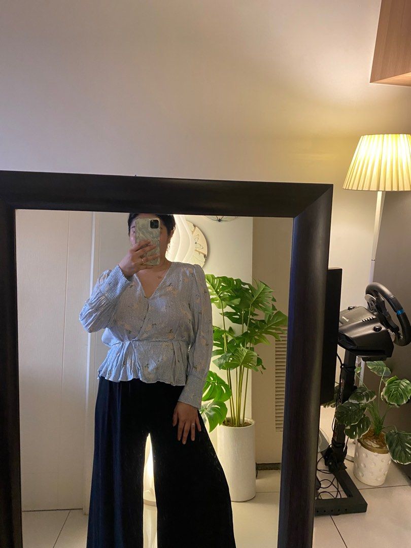 Zara blouse (Category: Others Tops) located in Makati City. Submitted by jielato (Listing ID 1384362679, Image 1). Description: Size medium .