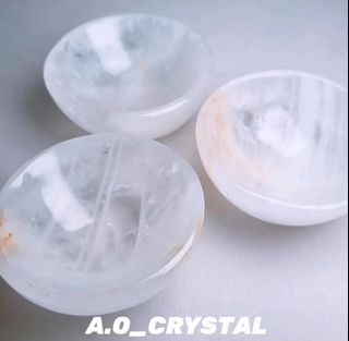 🥰白水晶消磁圓形碗💖放到好多條手鏈😍$278❤️賣到呢個價,會唔會俾其他水晶店話🙈唔緊要,開心正能量大發放🥰🫶🏾🫰🏽💖買個原石都唔止呢個價啦😂出面舖頭賣緊最平都要六百幾,A.O呢個只係$278 💖千萬別錯過🫶🏾😍64218457753857110