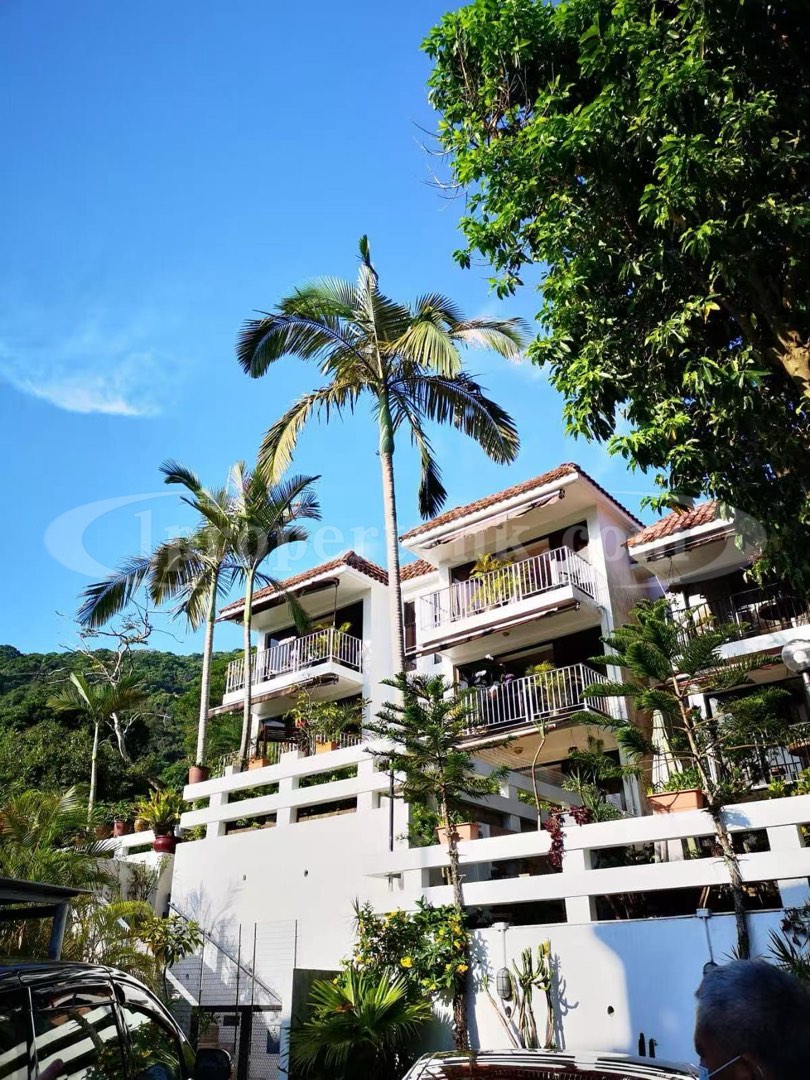 *總共9000尺*西貢黃竹灣*相連獨立別墅* *4200尺相連*另花園55OO呎私人泳池，及可泊6部車  管理費及車位費用全免。持實票者，還價即成。64076921366273110