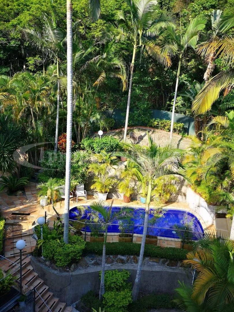 *總共9000尺*西貢黃竹灣*相連獨立別墅* *4200尺相連*另花園55OO呎私人泳池，及可泊6部車  管理費及車位費用全免。持實票者，還價即成。64076921366273112