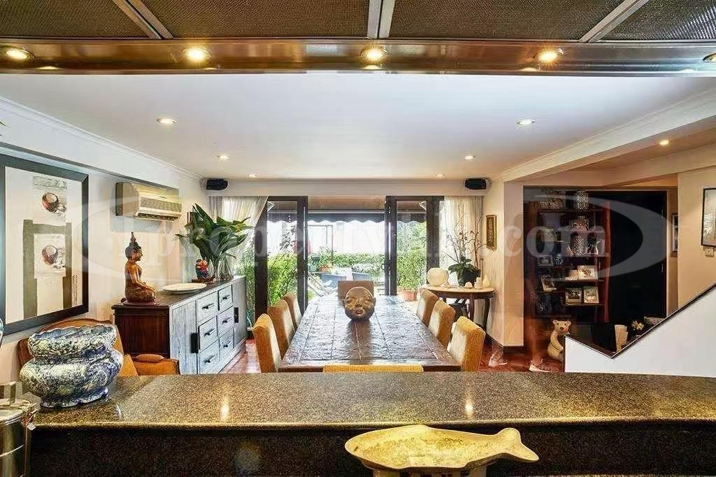 *總共9000尺*西貢黃竹灣*相連獨立別墅* *4200尺相連*另花園55OO呎私人泳池，及可泊6部車  管理費及車位費用全免。持實票者，還價即成。64076921366273111