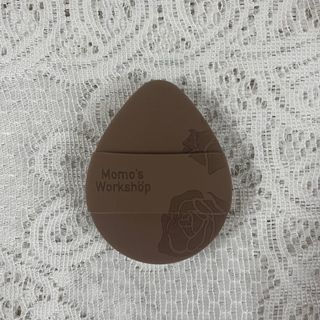 毛吉吉 玫瑰系列 TATAMI 咖啡色 蛋形粉撲 Momo's Workshop Rose Collection Puff64230841664130110