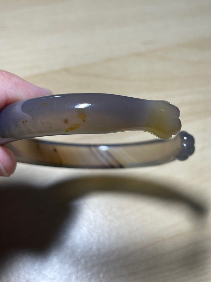 Agate Bangle (Category: Bracelets) located in Singapore. Submitted by DIYshop (Listing ID 1387923503, Image 1). Description: Size is 59mm +- Need to top up for smart Pac .