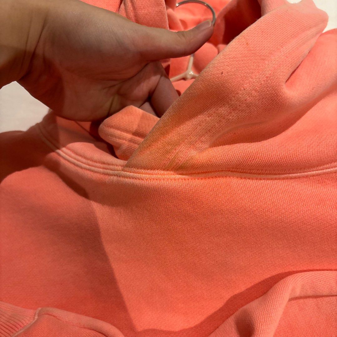 Aritzia TNA Cropped Hoodie (Category: Coats, Jackets and Outerwear) located in Marikina City. Submitted by reset.closet (Listing ID 1387865443, Image 3). Description: .