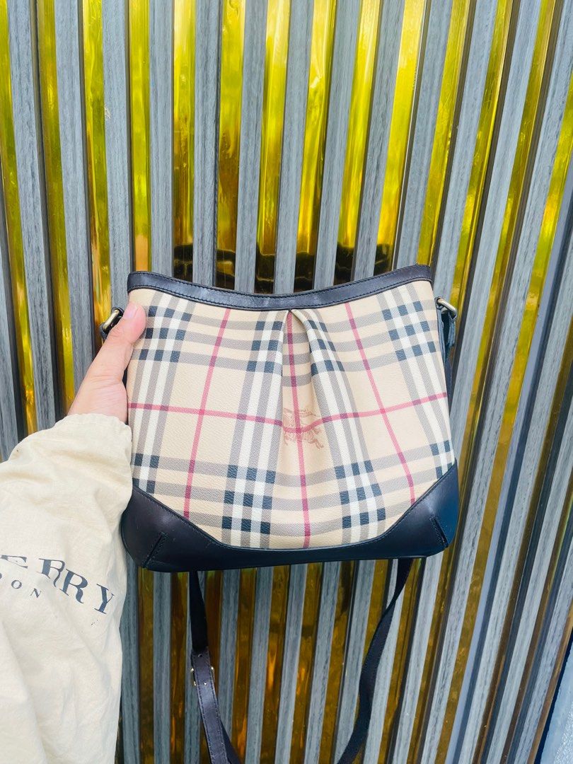 Authentic Burberry bag (Category: Luxury Bags & Wallets) located in Mambajao. Submitted by ckali (Listing ID 1387822280, Image 3). Description: Japan source No major issue 100% money back if proven fake.