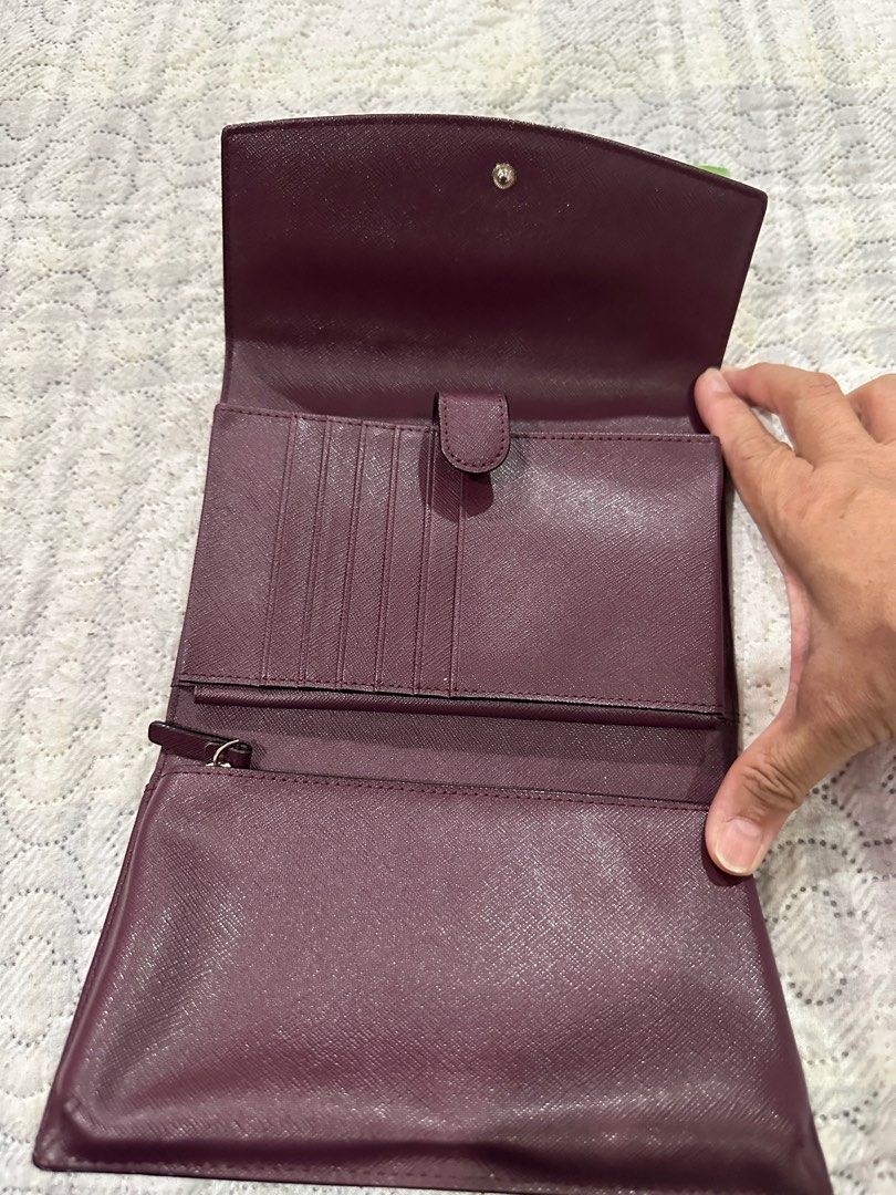 Authentic Kate Spade sling bag/wallet (Category: Luxury Bags & Wallets) located in Pasig City. Submitted by sandy120913 (Listing ID 1387747890, Image 3). Description: Authentic Kate Spade sling bag, lightly used..