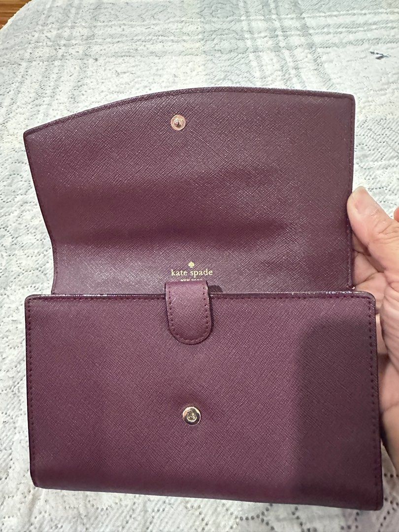 Authentic Kate Spade sling bag/wallet (Category: Luxury Bags & Wallets) located in Pasig City. Submitted by sandy120913 (Listing ID 1387747890, Image 2). Description: Authentic Kate Spade sling bag, lightly used..