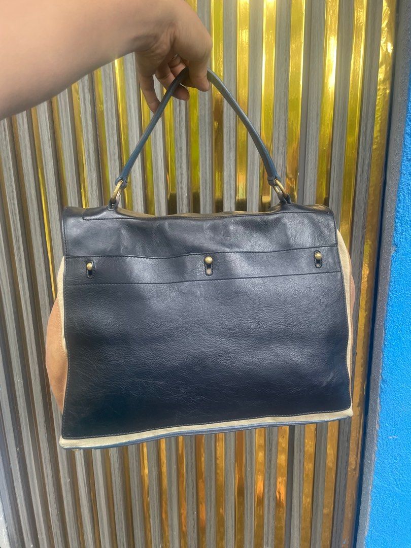 Authentic YSL MUSE (Category: Luxury Bags & Wallets) located in Mambajao. Submitted by ckali (Listing ID 1387780498, Image 3). Description: Authentic 100% money back if proven fake please this is preloved No damage Japan SUOURCe .