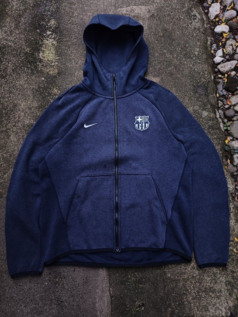 Barcelona Nike Tech Fleece (Category: Coats, Jackets and Outerwear) located in Butuan. Submitted by dotesat (Listing ID 1387824729, Image 1). Description: Barcelona FCB Nike Tech Fleece Brand New Condition Color Rate: 9.5/10 Size: Large on tag Dimes: 20x27.5 Compele Tags Already washed and ready to ship Price: 1750 free shipping.