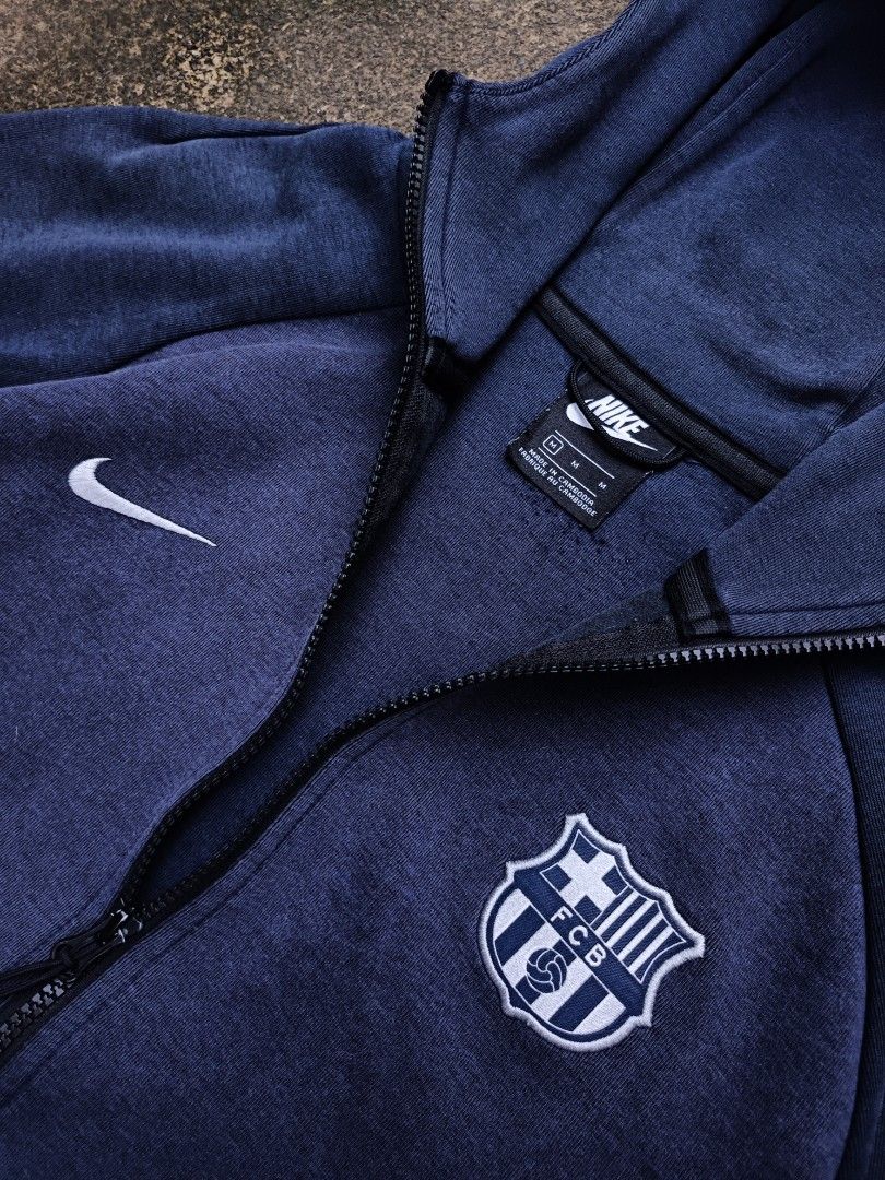 Barcelona Nike Tech Fleece (Category: Coats, Jackets and Outerwear) located in Butuan. Submitted by dotesat (Listing ID 1387824729, Image 2). Description: Barcelona FCB Nike Tech Fleece Brand New Condition Color Rate: 9.5/10 Size: Large on tag Dimes: 20x27.5 Compele Tags Already washed and ready to ship Price: 1750 free shipping.