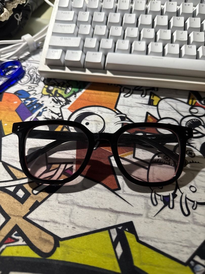 blush spectacles (Category: Sunglasses & Eyewear) located in Singapore. Submitted by ikun_mxxn (Listing ID 1387856310, Image 1). Description: .