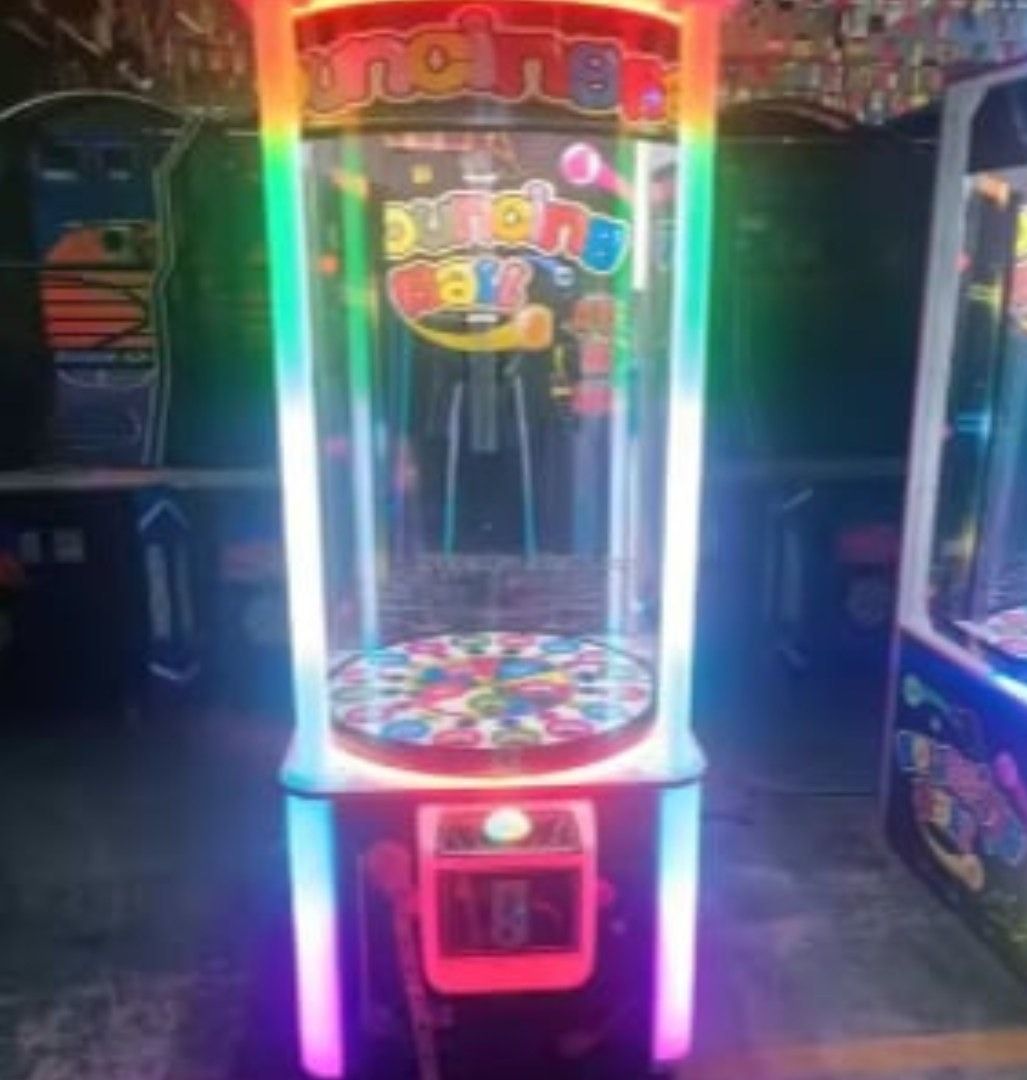 BOUNCING BALL ARCADE MACHINE, Hobbies & Toys, Toys & Games on Carousell