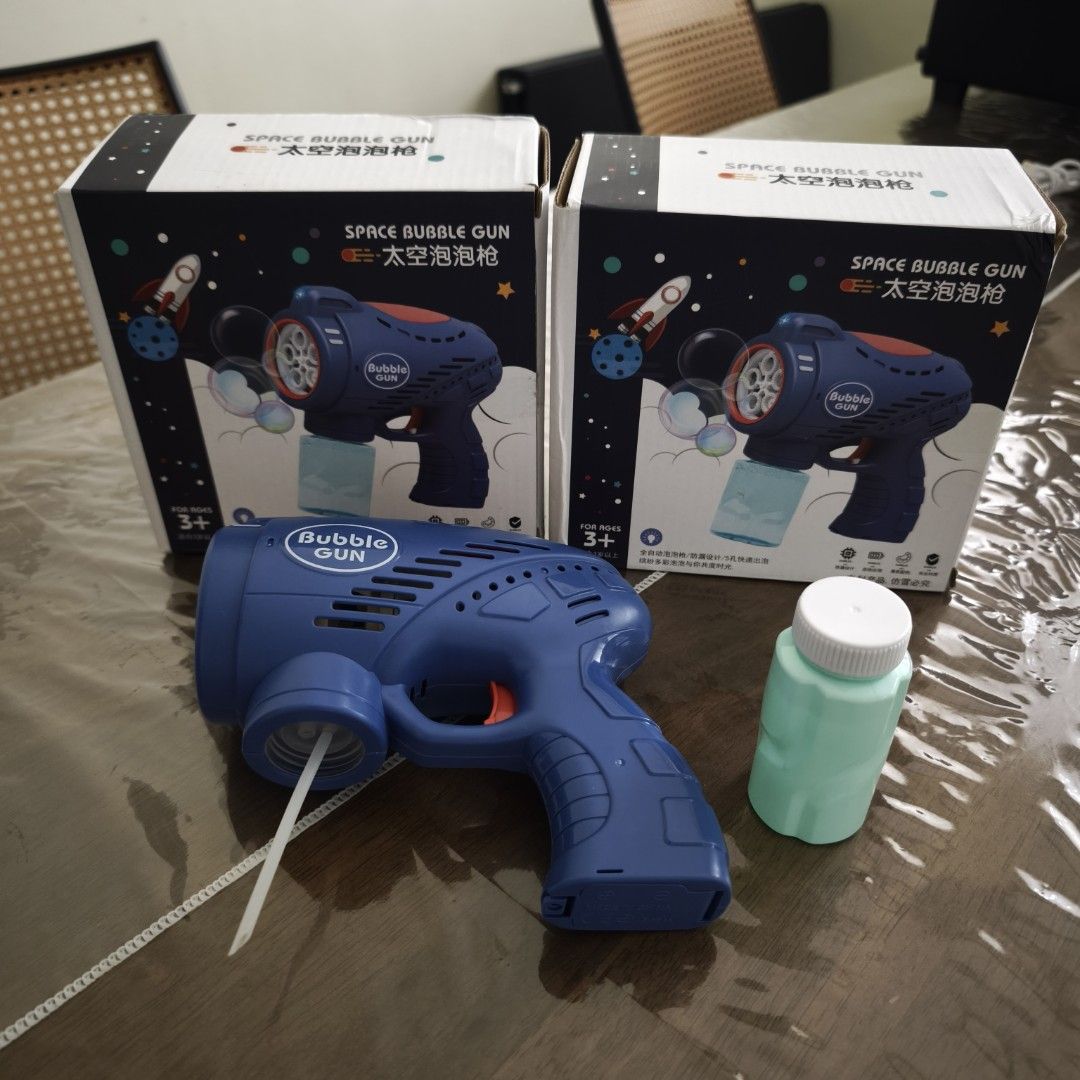 Bubble Gun (Category: Kids Toys) located in Manila. Submitted by siopao0130 (Listing ID 1387784409, Image 2). Description: Bubble Gun - brandnew - bought for Php194 - bubble concentrate included in package - needs AA batteries (not included) - color blue only - last price, low ballers keep out! Wag na tumawad!.