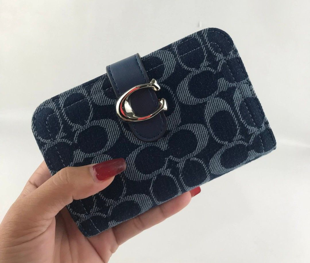 CCH Tabby Med Wallet (Category: Luxury Bags & Wallets) located in Manila. Submitted by blueberryyy1023 (Listing ID 1387781237, Image 2). Description: .