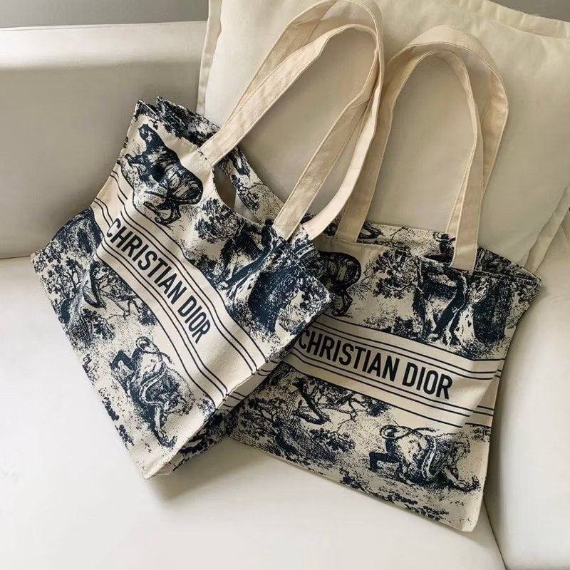 CD Beach Bag (Category: Beach Bags) located in Quezon City. Submitted by ringosboutique (Listing ID 1387927708, Image 1). Description: .
