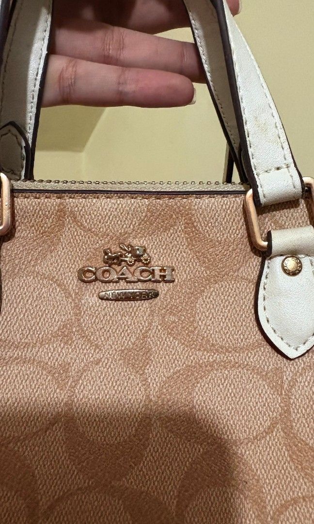 Coach white mini tote bag (Category: Luxury Bags & Wallets) located in Manila. Submitted by cjamesss (Listing ID 1387906870, Image 2). Description: can give discount to sure buyer stains on handle and sling see picture can do meet up around maginhawa QC or cubao area.