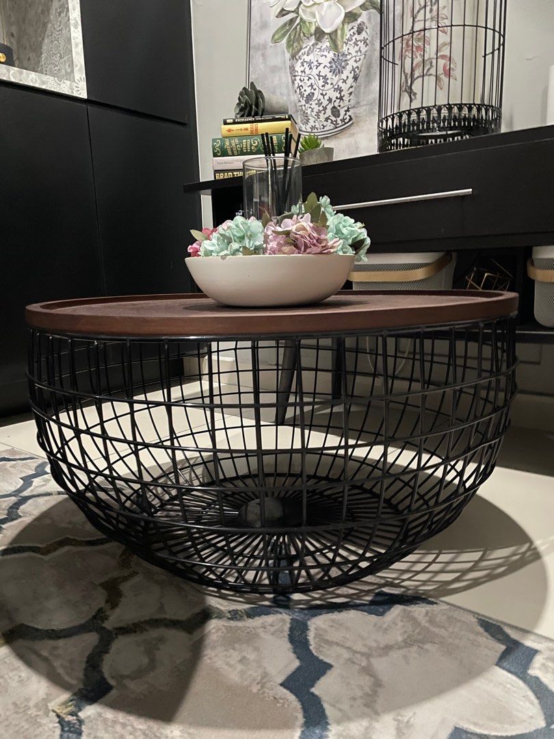Coffee Table (Category: Tables & Sets) located in Seri Gading. Submitted by arinaz84 (Listing ID 1387925532, Image 1). Description: Jualan Kemas Rumah - permukaan kayu warna coklat gelap (kemasan licin matte) - rangka besi hitam berbentuk bakul yg kukuh - rekabentuk minimalis & elegan, sesuai utk semua konsep hiasan rumah - sesuai utk ruang tamu, pejabat or ruang santai Anggaran ukuran: diameter 75cm Self collect, Sri Gading.