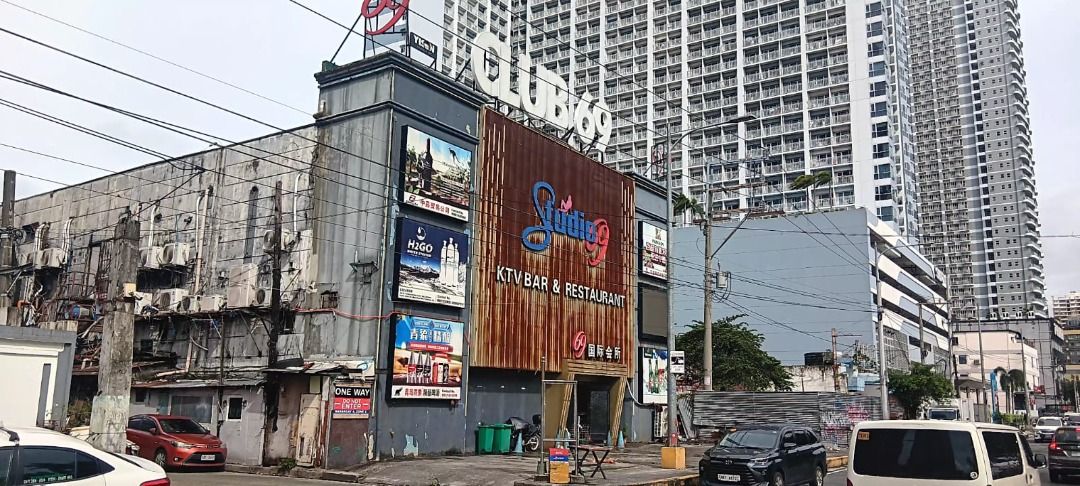 Commercial Property For Sale (Category: Commercial) located in Quezon City. Submitted by zenfire_0af874 (Listing ID 1387855455, Image 1). Description: Commercial Property For Sale!!! Located in between The Radiance Manila Bay Hotel and SMDC COAST RESIDENCES at the Heart of Roxas Boulevard. Lot Area 662 square meter with 2 Storey Building. Below Market Value!!! 450k/ per sqm ( slightly negotiable) Nearby Establishments: Star City Amusement Park Cu