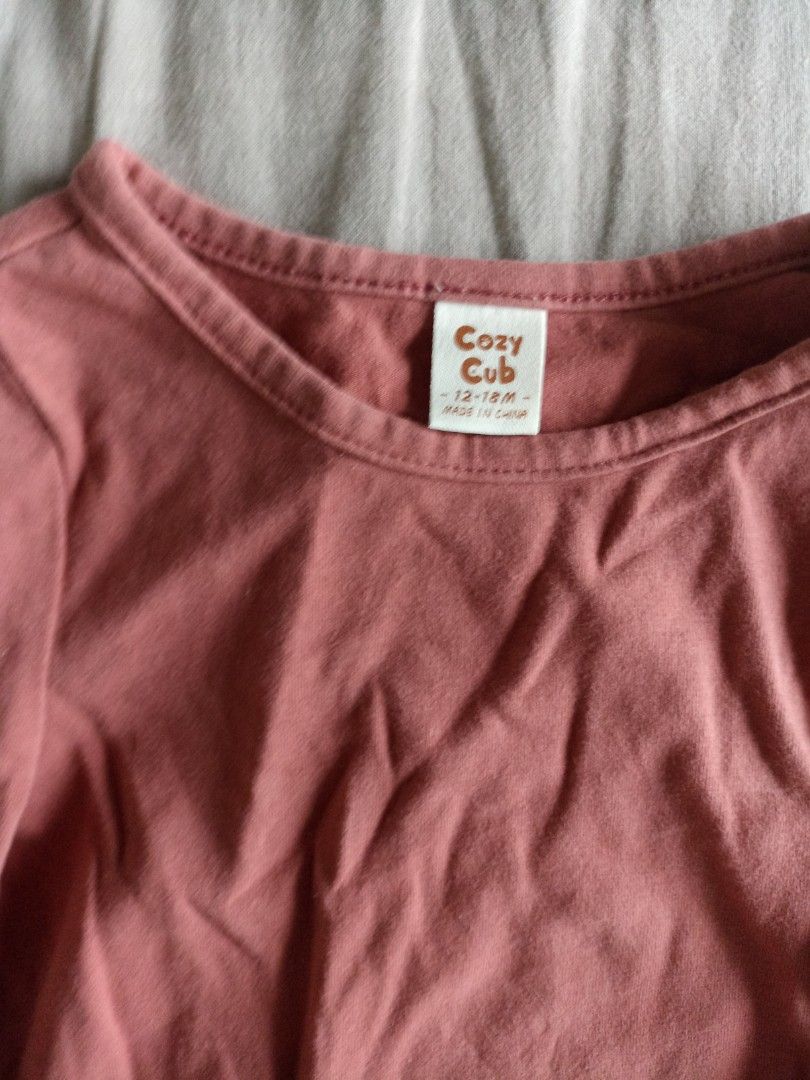 Cozy Club Onesie (Category: Babies & Kids Fashion) located in Las Pinas. Submitted by heycleanup (Listing ID 1387798865, Image 2). Description: size on tag: 12-18 months runs a little small i would say fits 6-12 months better. fabric is soft and have nice stretch. no stains, very lightly used price is for both onesies. sold as a bundle. GRAB or LALAMOVE shipping ONLY shipping and SF c/o buyer ships from Mandaluyong.