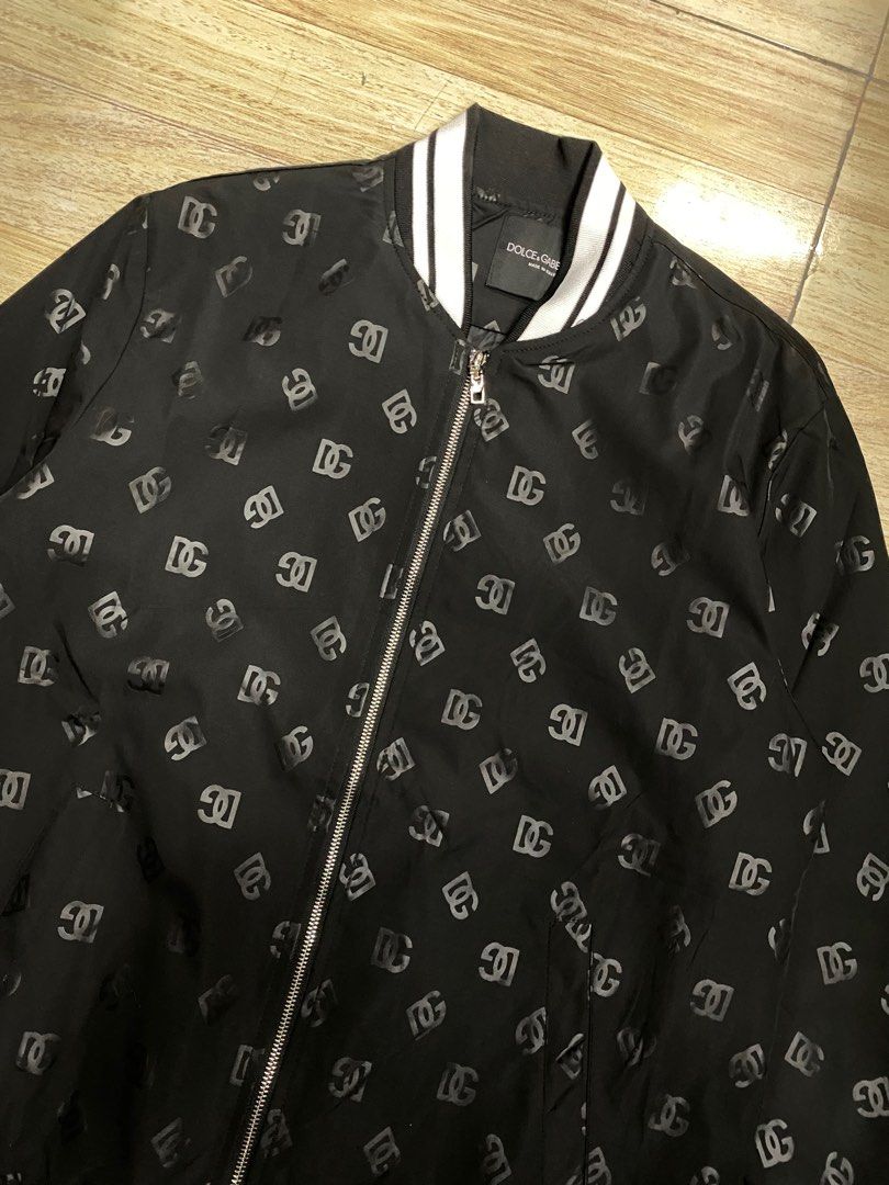 DOLCE & GABBANA JACKET (Category: Luxury Apparel) located in Baguio. Submitted by lairdegawd_06 (Listing ID 1387889188, Image 2). Description: Dimes: 23x28 Condition: Like new to brand new Color rate: 10/10 Missing washtag Check photos for more details No issue.