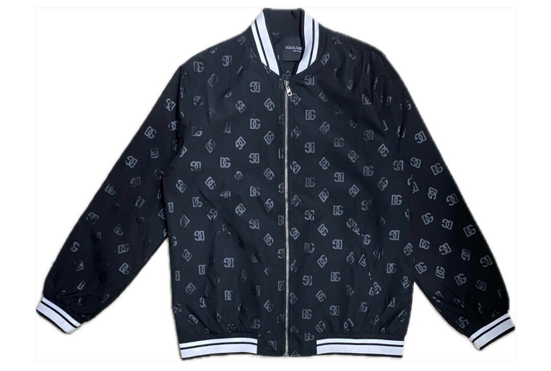 DOLCE & GABBANA JACKET (Category: Luxury Apparel) located in Baguio. Submitted by lairdegawd_06 (Listing ID 1387889188, Image 1). Description: Dimes: 23x28 Condition: Like new to brand new Color rate: 10/10 Missing washtag Check photos for more details No issue.