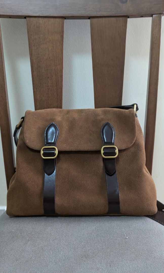 Ette Sabine Satchel Suede Leather Bag (Category: Cross-body Bags) located in Cavite. Submitted by erikac29 (Listing ID 1387761130, Image 1). Description: Good as new. Halos walang signs of usage. May maliit na chip lang yung strap. Other than that good as new..