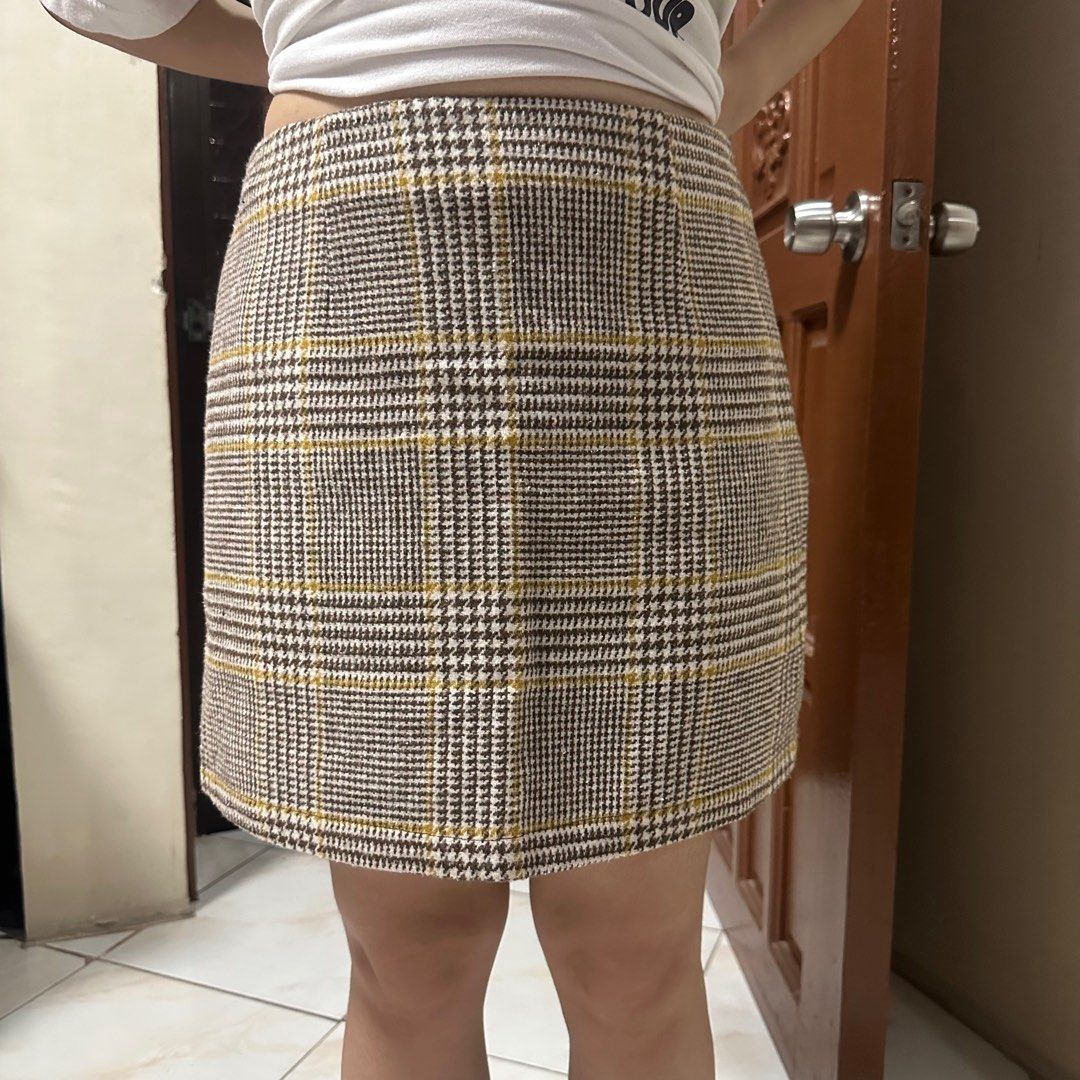 Forever 21 Yellow Plaid Skirt (Category: Skirts) located in Quezon City. Submitted by musubees (Listing ID 1386771786, Image 2). Description: Forever 21 Yellow Plaid Skirt Php 170 > worn twice then stored away after > medium on tag, can fit 28-29 waist (no exact measurement) > rfs: decluttering ** Pre-loved clothes - not used but stored in cabinet to used a few times only ** ** Most are bought on impulse and either do not fit or does not suit my 