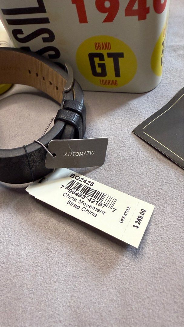 Fossil Men’s Watch Automatic (Category: Men's Watches) located in Paranaque City. Submitted by mimot_ph (Listing ID 1387770404, Image 3). Description: Brandnew/unused Genuine leather strap With tin can and tags.