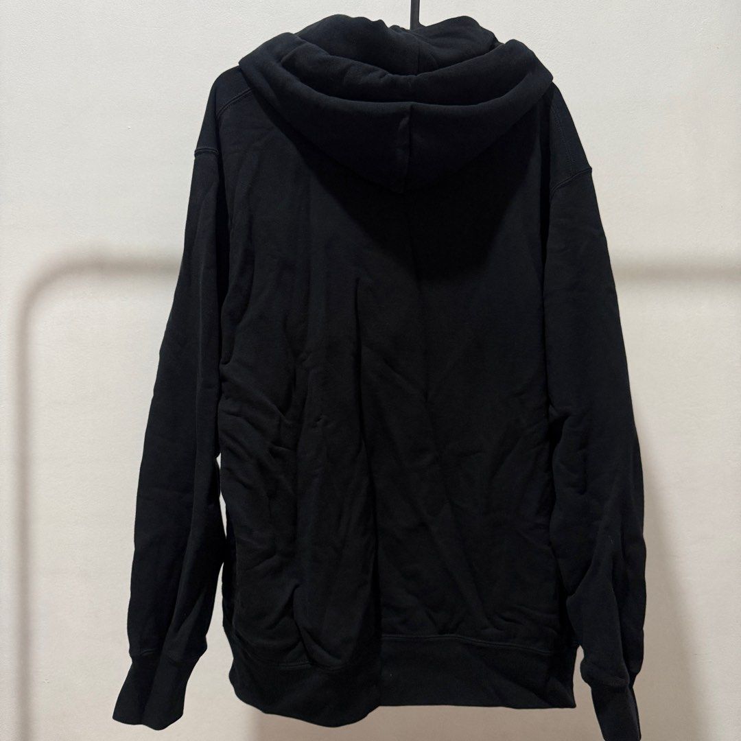 Generic Uniqlo Hoodie Black (Category: Coats, Jackets and Outerwear) located in Manila. Submitted by pre.aa (Listing ID 1387792730, Image 2). Description: L-XL Black Well used.
