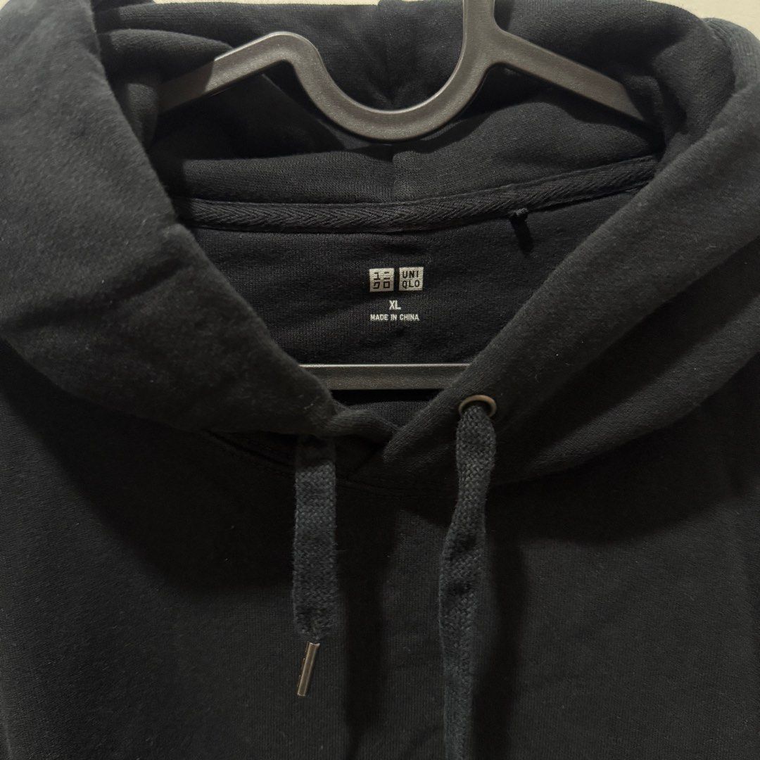 Generic Uniqlo Hoodie Black (Category: Coats, Jackets and Outerwear) located in Manila. Submitted by pre.aa (Listing ID 1387792730, Image 3). Description: L-XL Black Well used.