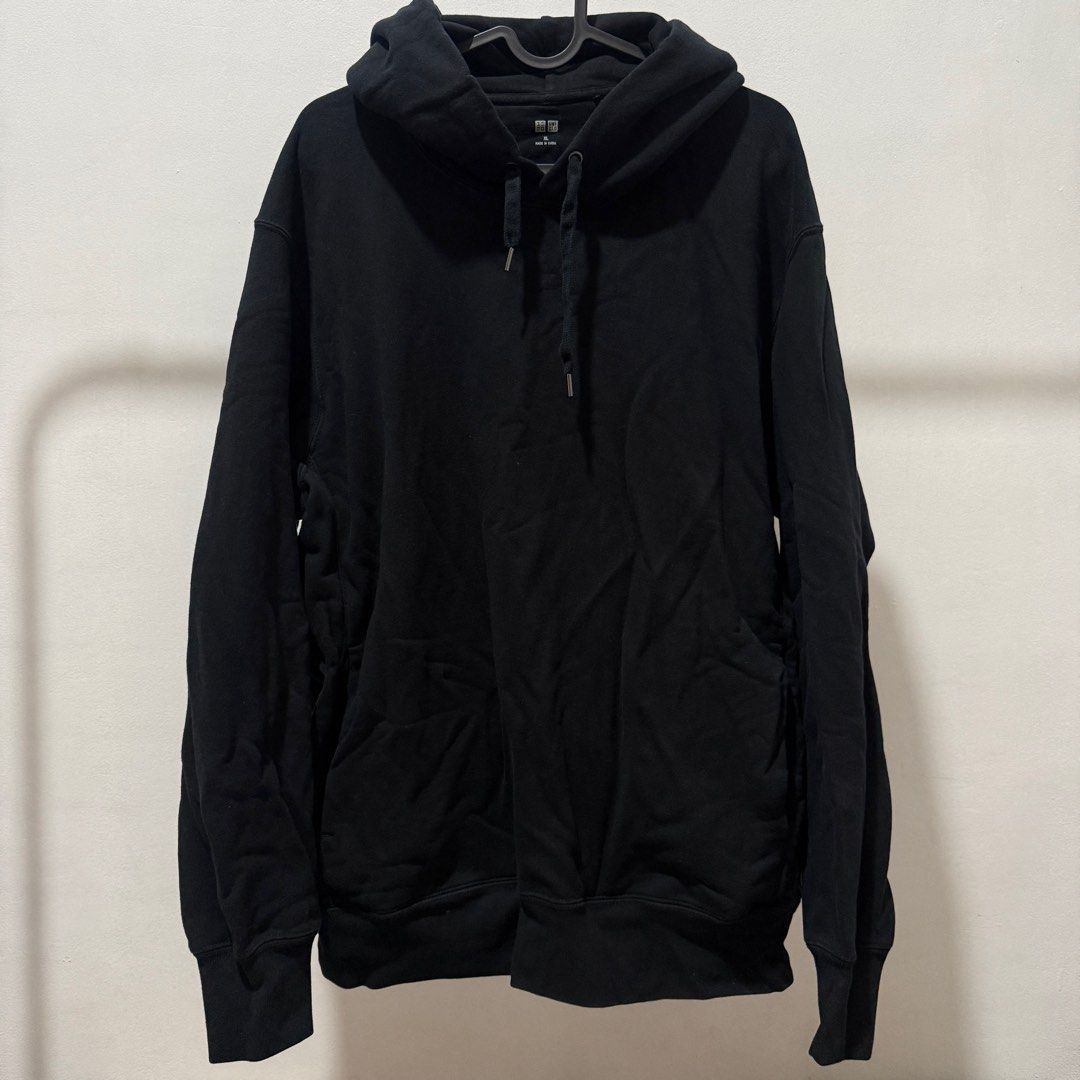 Generic Uniqlo Hoodie Black (Category: Coats, Jackets and Outerwear) located in Manila. Submitted by pre.aa (Listing ID 1387792730, Image 1). Description: L-XL Black Well used.