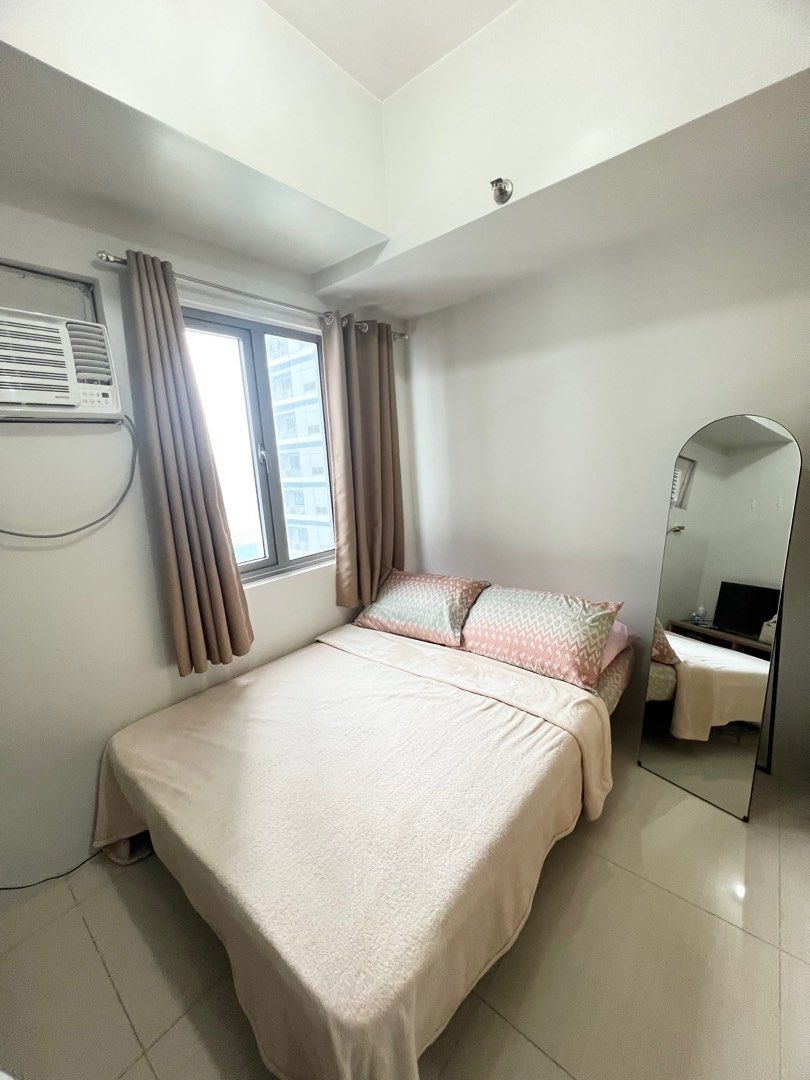 Grass Residences 1BR For Sale Rush (Category: Apartments & Condos) located in Quezon City. Submitted by la.rose.fashion (Listing ID 1387906943, Image 1). Description: Direct owner here selling below market value of 3.5m 20.1 sqm Updated taxes Clean title, open for bank financing Fully furnished Amenities facing Great investment for passive income.