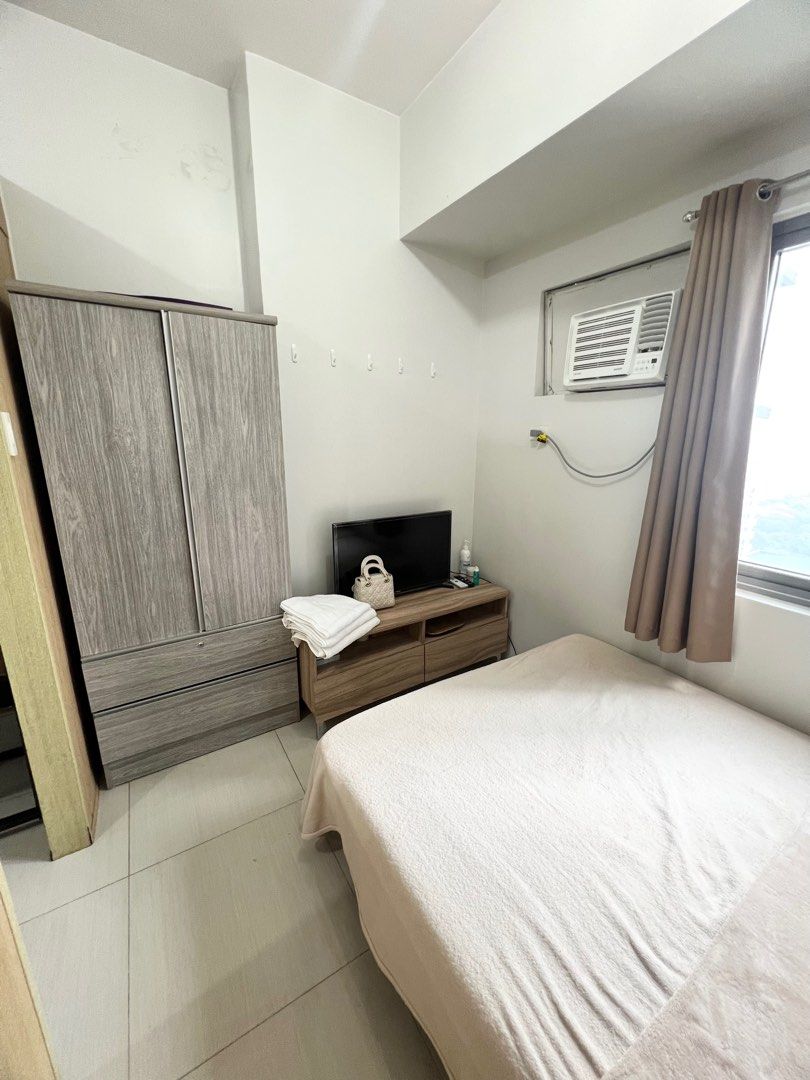 Grass Residences 1BR For Sale Rush (Category: Apartments & Condos) located in Quezon City. Submitted by la.rose.fashion (Listing ID 1387906943, Image 2). Description: Direct owner here selling below market value of 3.5m 20.1 sqm Updated taxes Clean title, open for bank financing Fully furnished Amenities facing Great investment for passive income.
