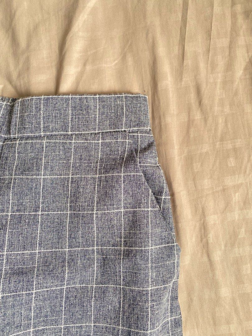 GREY PATTERNED PANTS (Category: Other Bottoms) located in Ampang. Submitted by sufi4h (Listing ID 1387791069, Image 3). Description: .