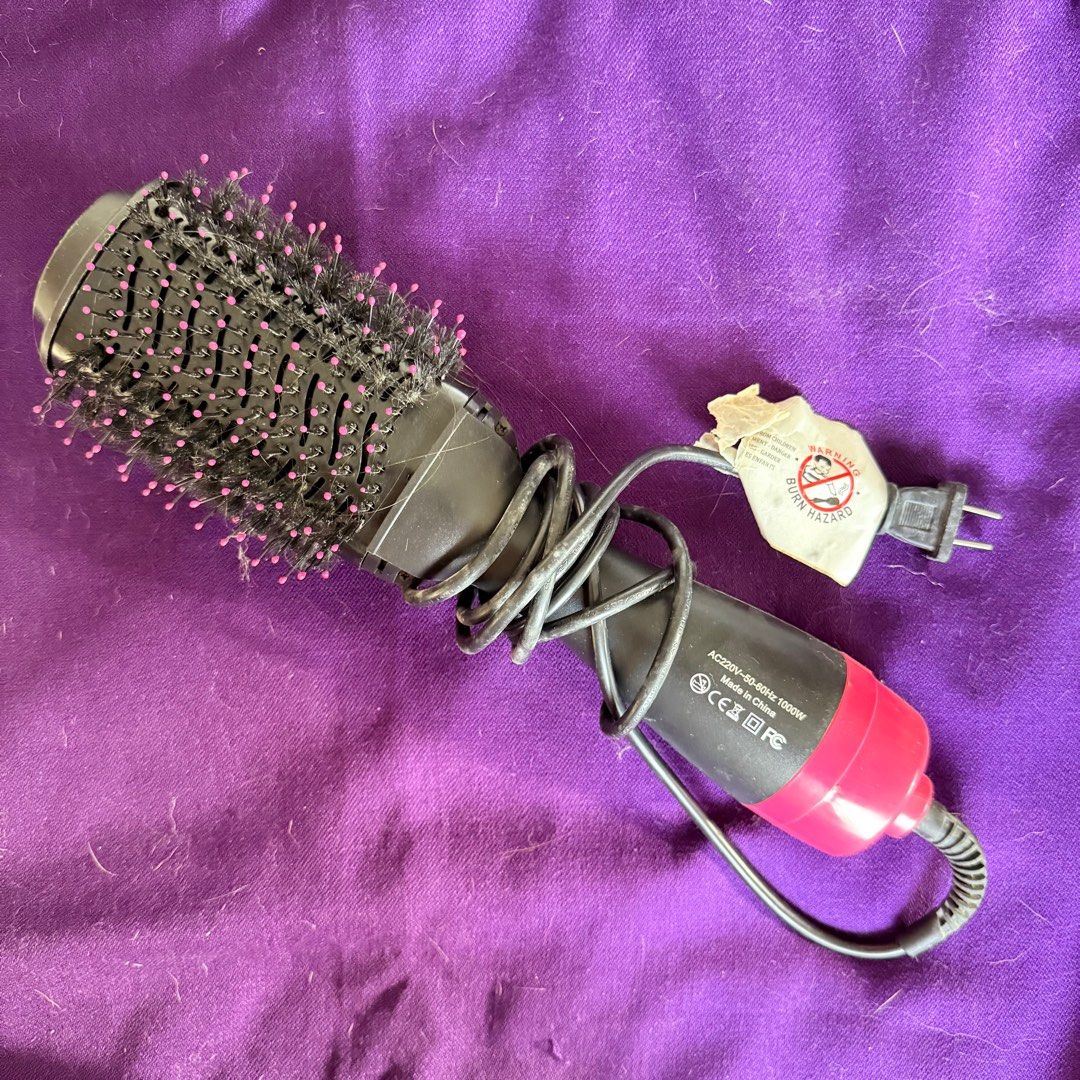 Hair 2in1 Blower Dryer Styler (Category: Hair) located in Malolos. Submitted by joifuljoi (Listing ID 1387853770, Image 1). Description: RFS: Declutter Planning to buy a smaller one.