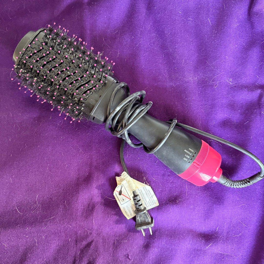 Hair 2in1 Blower Dryer Styler (Category: Hair) located in Malolos. Submitted by joifuljoi (Listing ID 1387853770, Image 2). Description: RFS: Declutter Planning to buy a smaller one.
