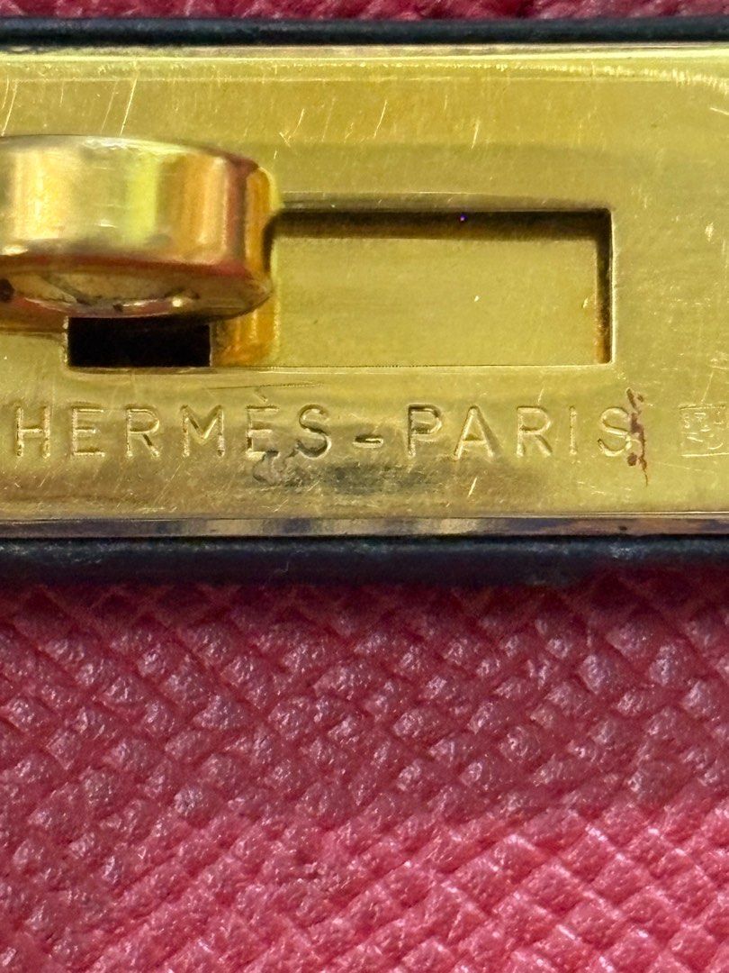 Hermes Birkin 35 Rouge Grenat Authentic (Category: Luxury Bags & Wallets) located in Malolos. Submitted by yamaguchionline (Listing ID 1387899425, Image 3). Description: Bought in Japan guaranteed authentic with legit certificate money back is proven fake..pinalagyan ko ng black leather mga gilid sa loob para maging matibay matibay very nice in actual.Please respect my ads.