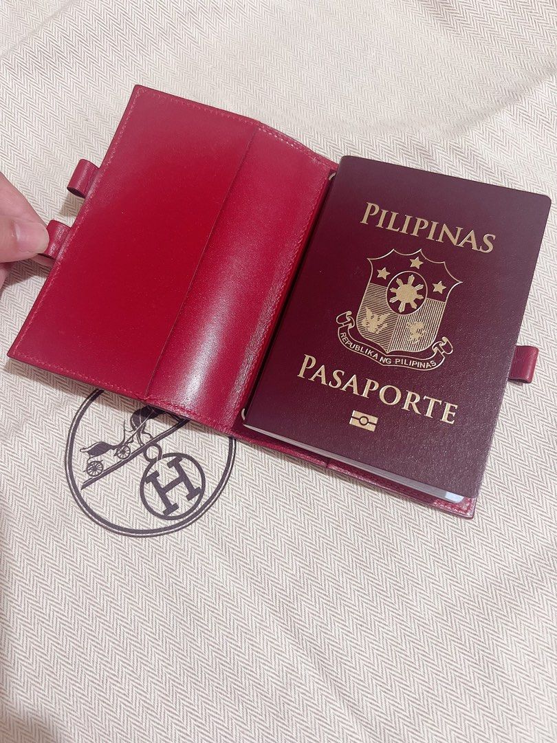 hermes passport holder stamp E (Category: Luxury Bags & Wallets) located in Bay. Submitted by bunini7 (Listing ID 1387761718, Image 2). Description: stamp e guaranteed authentic.