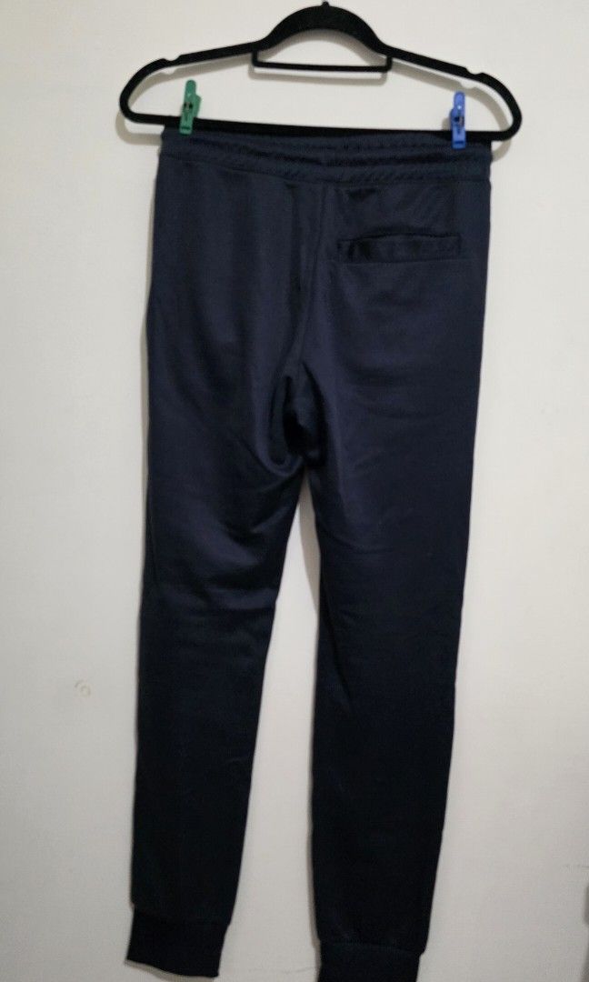 H&M Navy Jogger Pants (Category: Joggers) located in Mabalacat. Submitted by enoscep (Listing ID 1387896421, Image 2). Description: H&M Jogger Pants Navy Drawstring adjustable Bought for 1190 W:28" to 32" L:39" ☆rfs: decluttering ☆mop: bpi, bdo, gcash ☆mod: j&t ☆no return, refund, or exchange.