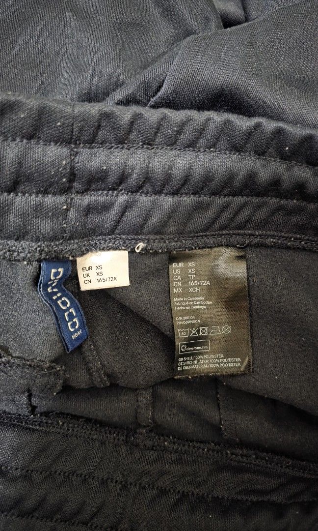 H&M Navy Jogger Pants (Category: Joggers) located in Mabalacat. Submitted by enoscep (Listing ID 1387896421, Image 3). Description: H&M Jogger Pants Navy Drawstring adjustable Bought for 1190 W:28" to 32" L:39" ☆rfs: decluttering ☆mop: bpi, bdo, gcash ☆mod: j&t ☆no return, refund, or exchange.