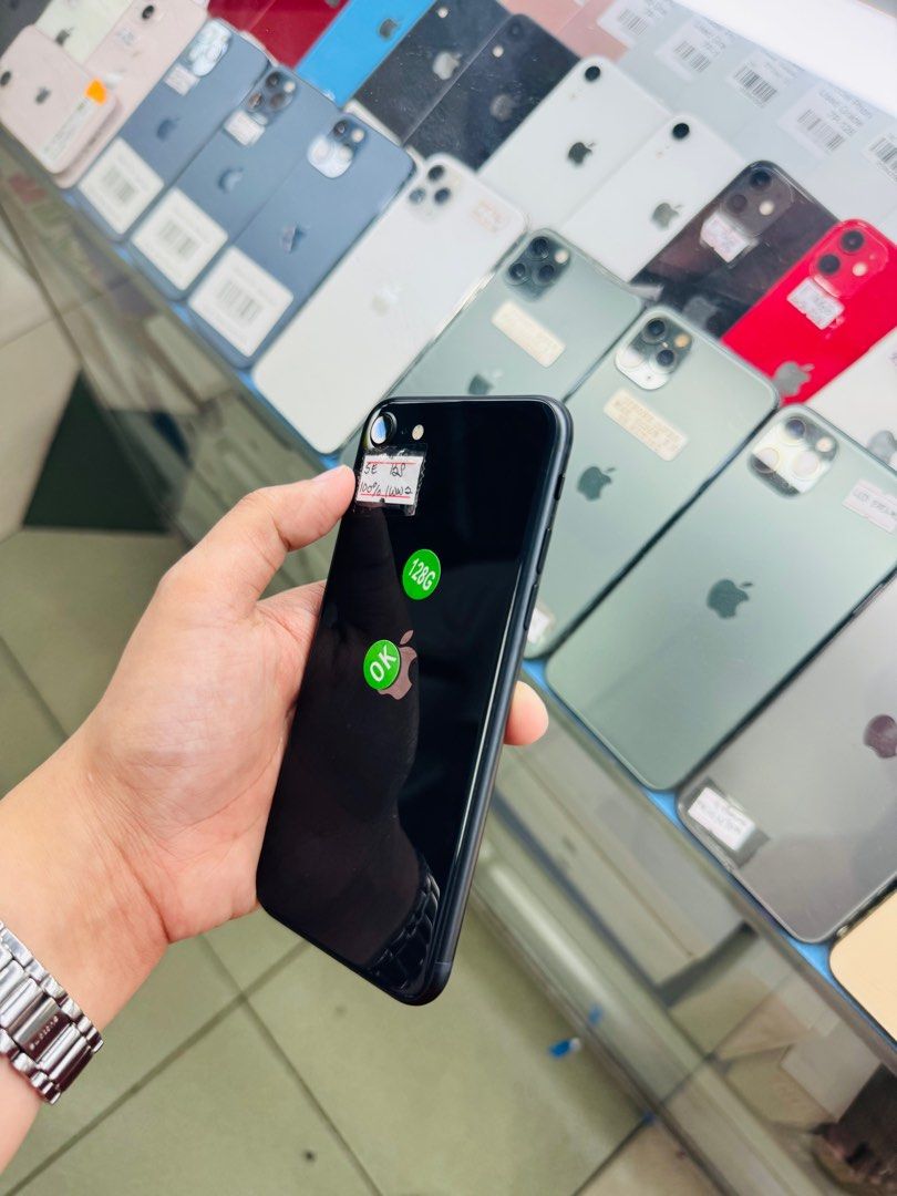 Iphone SE 2022 128gbh openline 100bh no issues (Category: iPhone SE Series) located in San Juan City. Submitted by najihahtelecomshop2018 (Listing ID 1387866944, Image 3). Description: Legit Store | Original unit FOR SALE | TRADE / SWAP ▫️INSTALLMENT thru: 🔸Credit Card (straight / installment) 🔸Ggives / Gcredit + 6% interest 🔸Spay Later + 6% interest (RFS: Buy and Sell any kinds of Gadgets) Description: iPhone SE 2022 128GB ( other GB are also