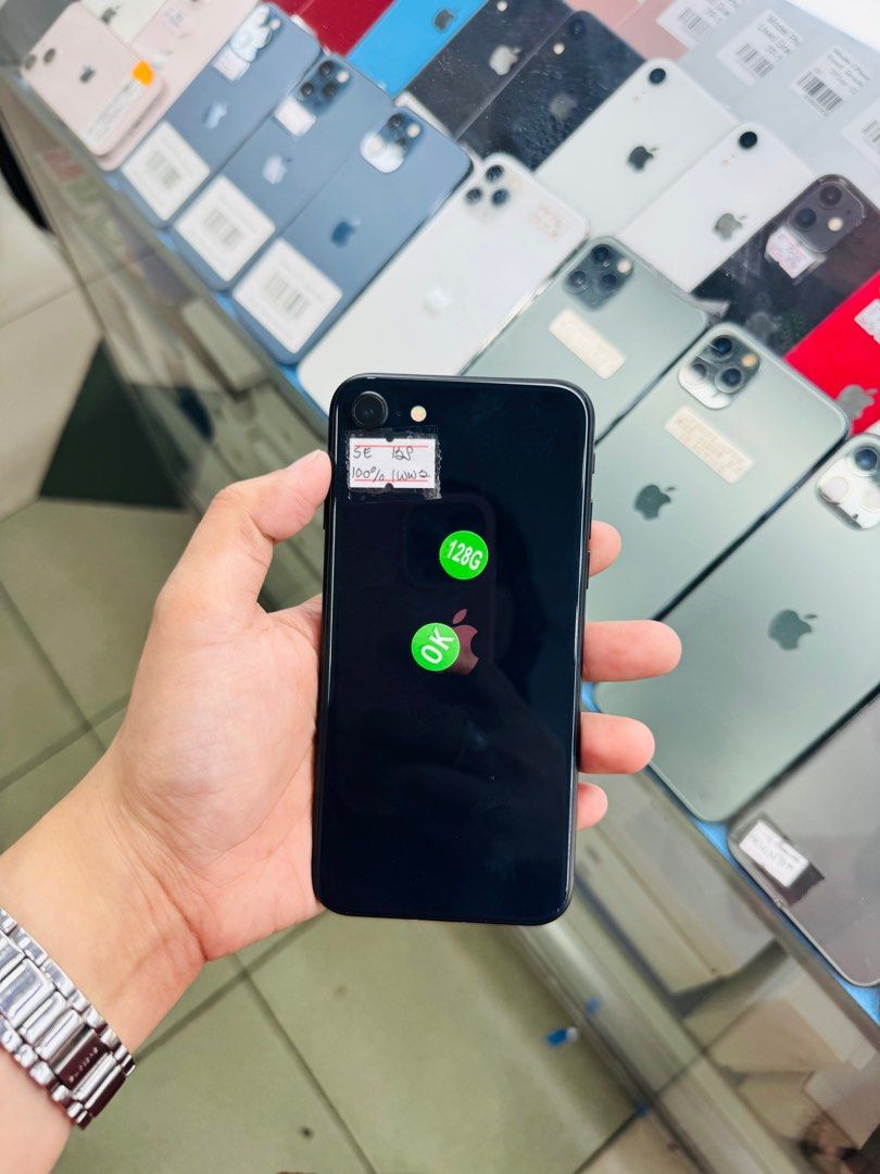 Iphone SE 2022 128gbh openline 100bh no issues (Category: iPhone SE Series) located in San Juan City. Submitted by najihahtelecomshop2018 (Listing ID 1387866944, Image 1). Description: Legit Store | Original unit FOR SALE | TRADE / SWAP ▫️INSTALLMENT thru: 🔸Credit Card (straight / installment) 🔸Ggives / Gcredit + 6% interest 🔸Spay Later + 6% interest (RFS: Buy and Sell any kinds of Gadgets) Description: iPhone SE 2022 128GB ( other GB are also